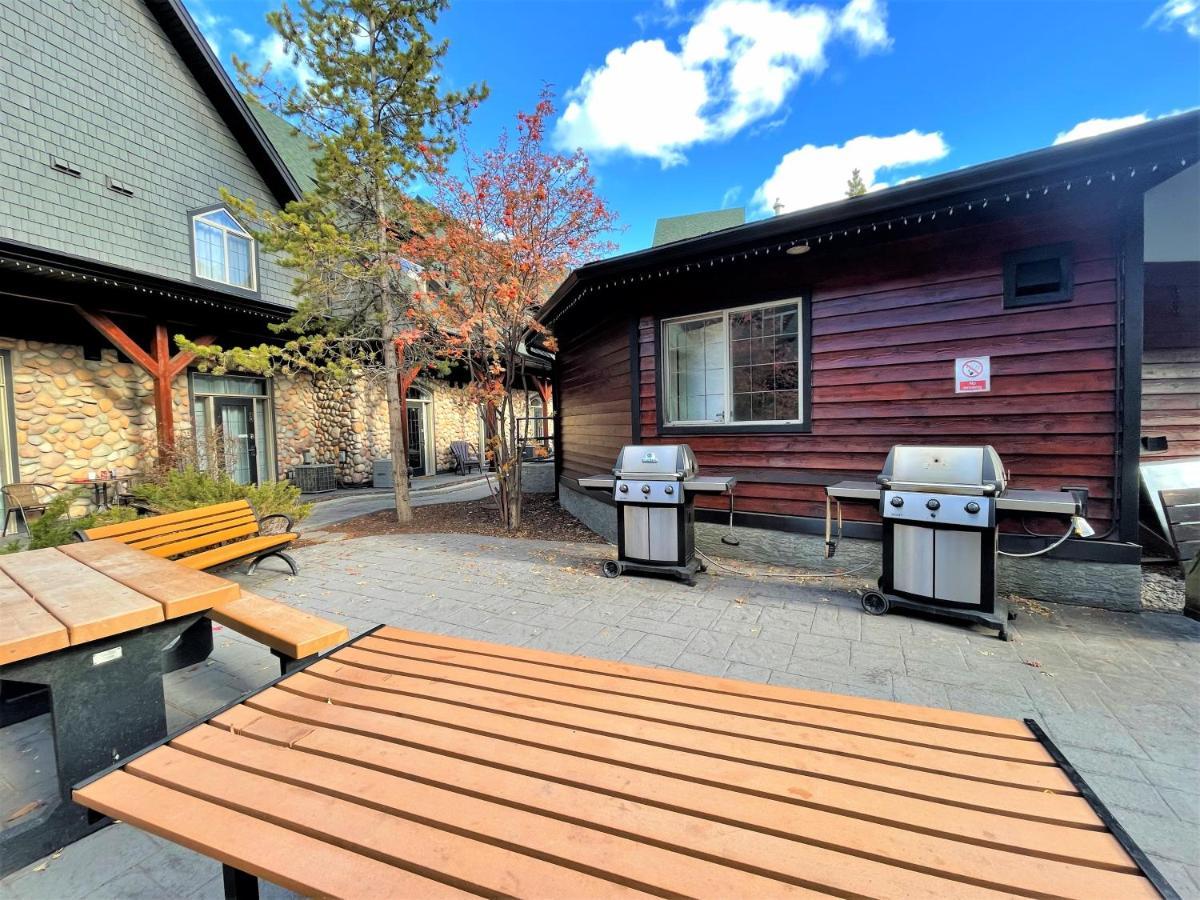Renovated Chalet At Mystic Springs, Mountain Views, Pets Welcome! Канмор Экстерьер фото