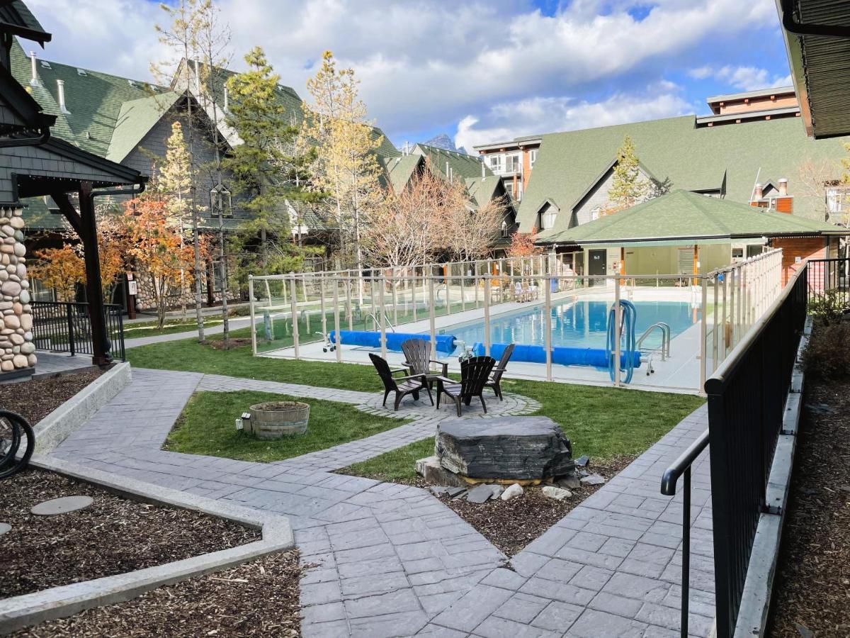 Renovated Chalet At Mystic Springs, Mountain Views, Pets Welcome! Канмор Экстерьер фото