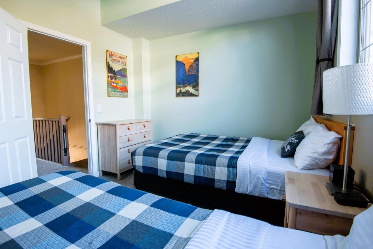 Renovated Chalet At Mystic Springs, Mountain Views, Pets Welcome! Канмор Экстерьер фото